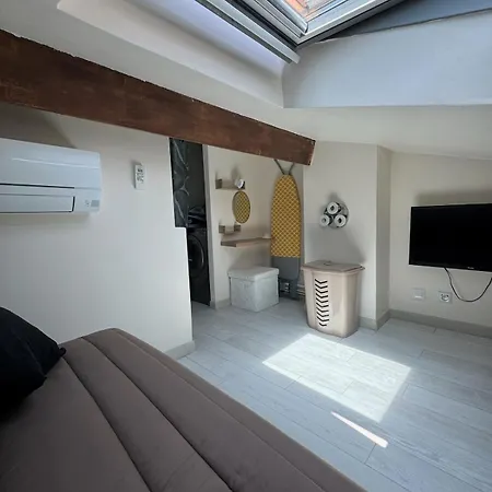 Maison De En Centre-ville Avec Terrasse Et Parking דירה *